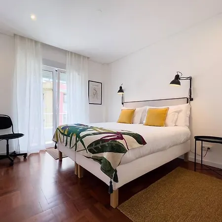 아파트 Olaias 2 Bed Near Metro 2 *