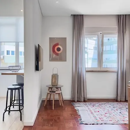 Olaias 2 Bed Near Metro 2 아파트 *