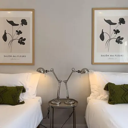 Olaias 2 Bed Near Metro 2 * 리스본