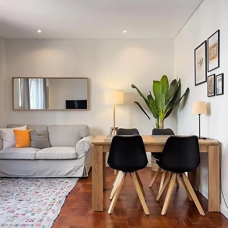 Olaias 2 Bed Near Metro 2 Apartment Lisbon