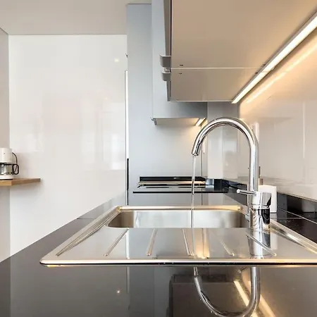 Olaias 2 Bed Near Metro 2 Apartment *