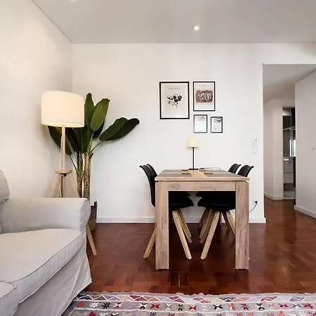 Apartment Olaias 2 Bed Near Metro 2 *